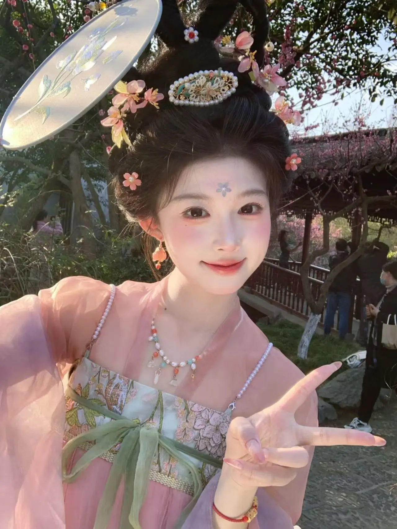 春知晓梦不觉 恰似你我当年。