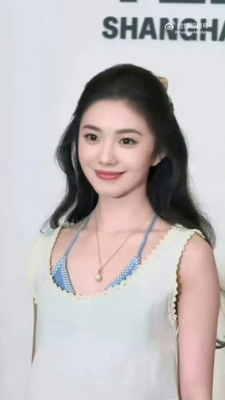 MIU MIU的两位00花代言人，刘浩存和赵今麦 