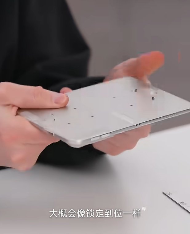 首款折叠iPhone啊哈哈哈，阔折叠形态咱们不是已经用大半年了。其实就是个手机模