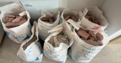 胆子太肥了！浙江杭州，女子花165万买了套精装房，就在他们一家欢欢喜喜准备入住时