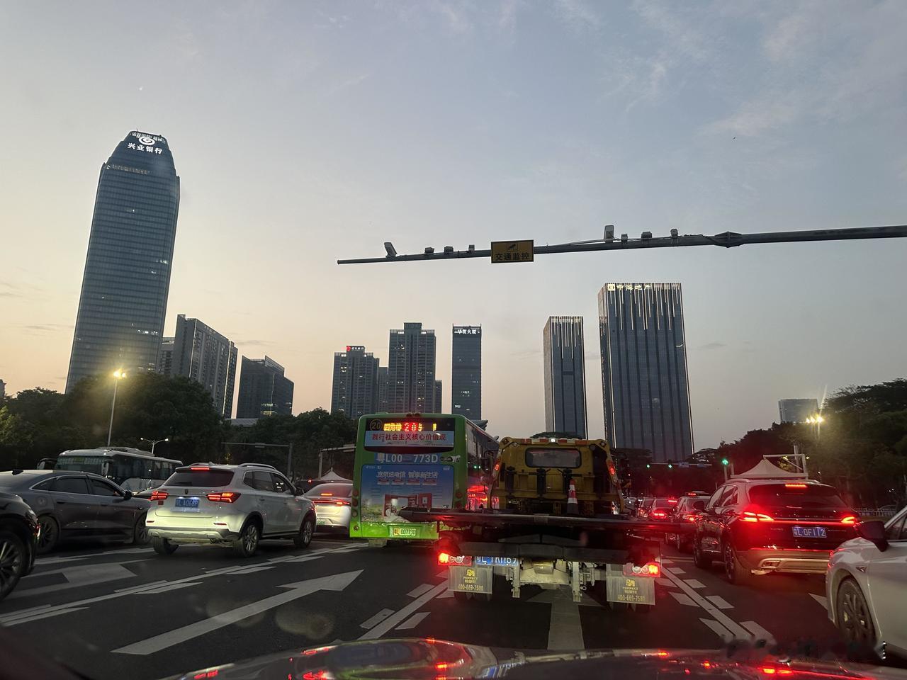 惠州江北这个路口太堵了，以前不是规划下穿通道吗