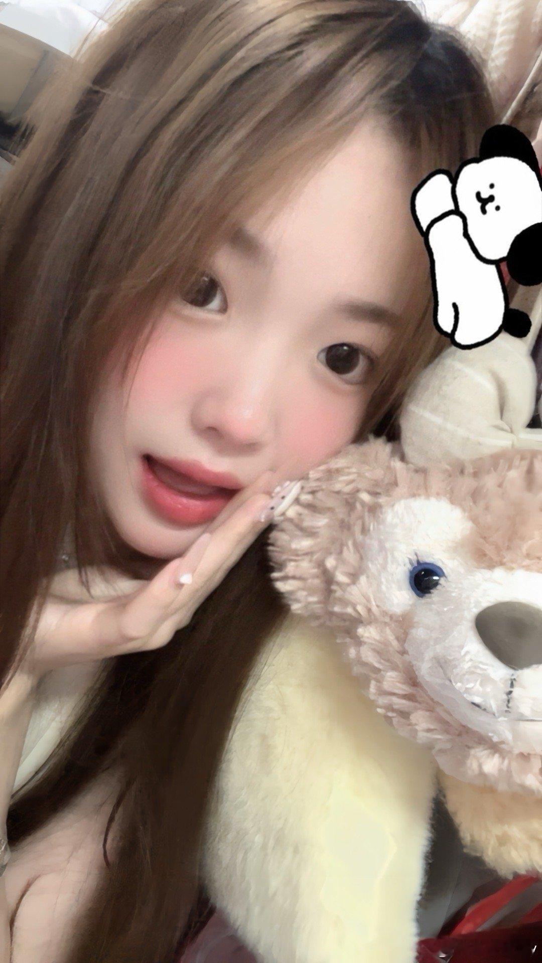 ootd[春游家族][ok]真的好喜欢这个特效哈哈哈！这个上衣怎么样闪闪的[哼]