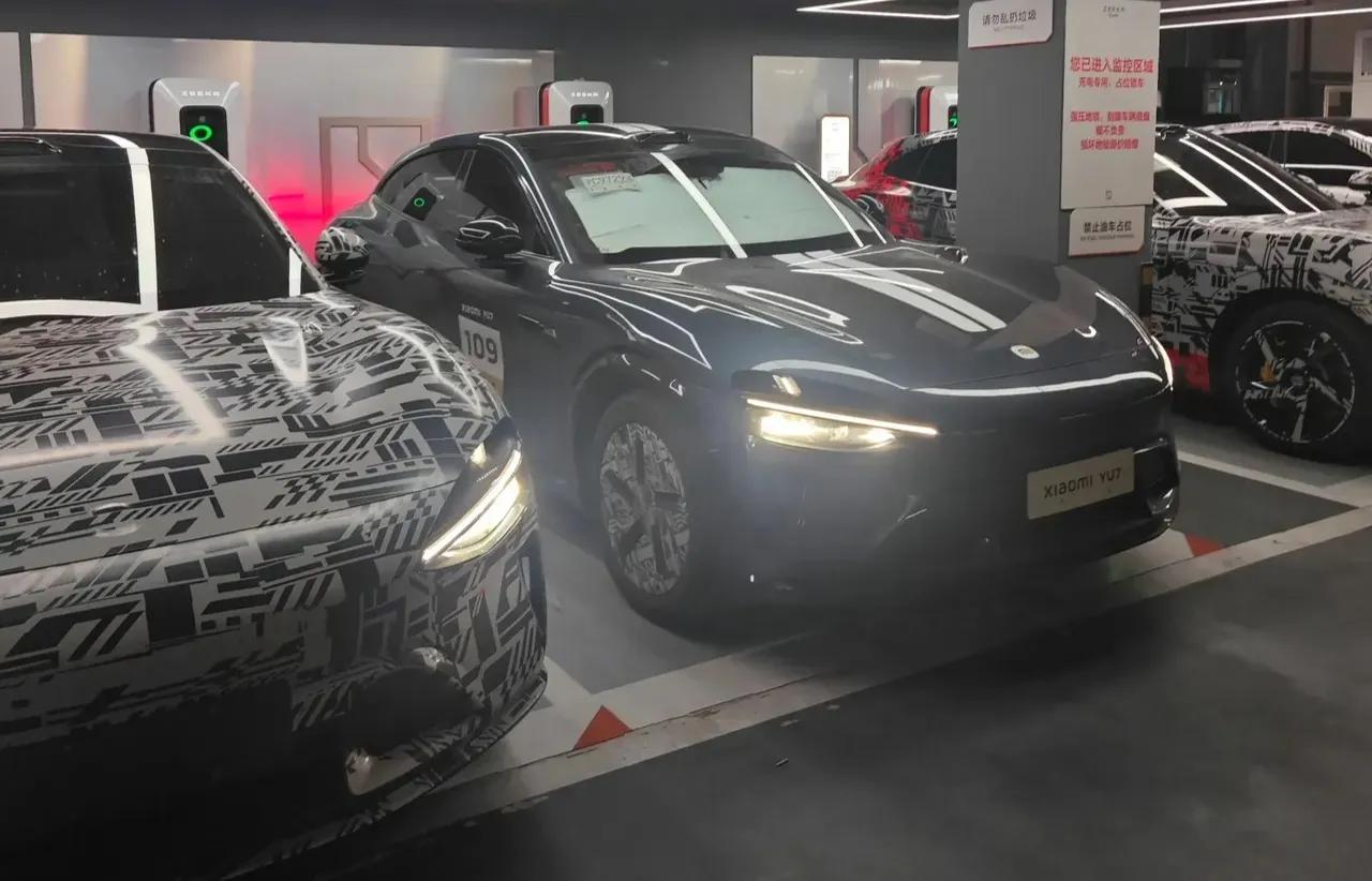 小米YU7车型真的很宽，超级大气

离小米YU7上市估计也就三四个月时间了， 雷