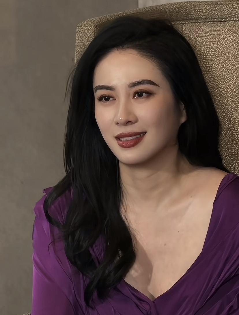 这才是真正的叶璇 ，明星就是明星，真的没得说，稍微一上妆，立马惊艳全场。
感觉她