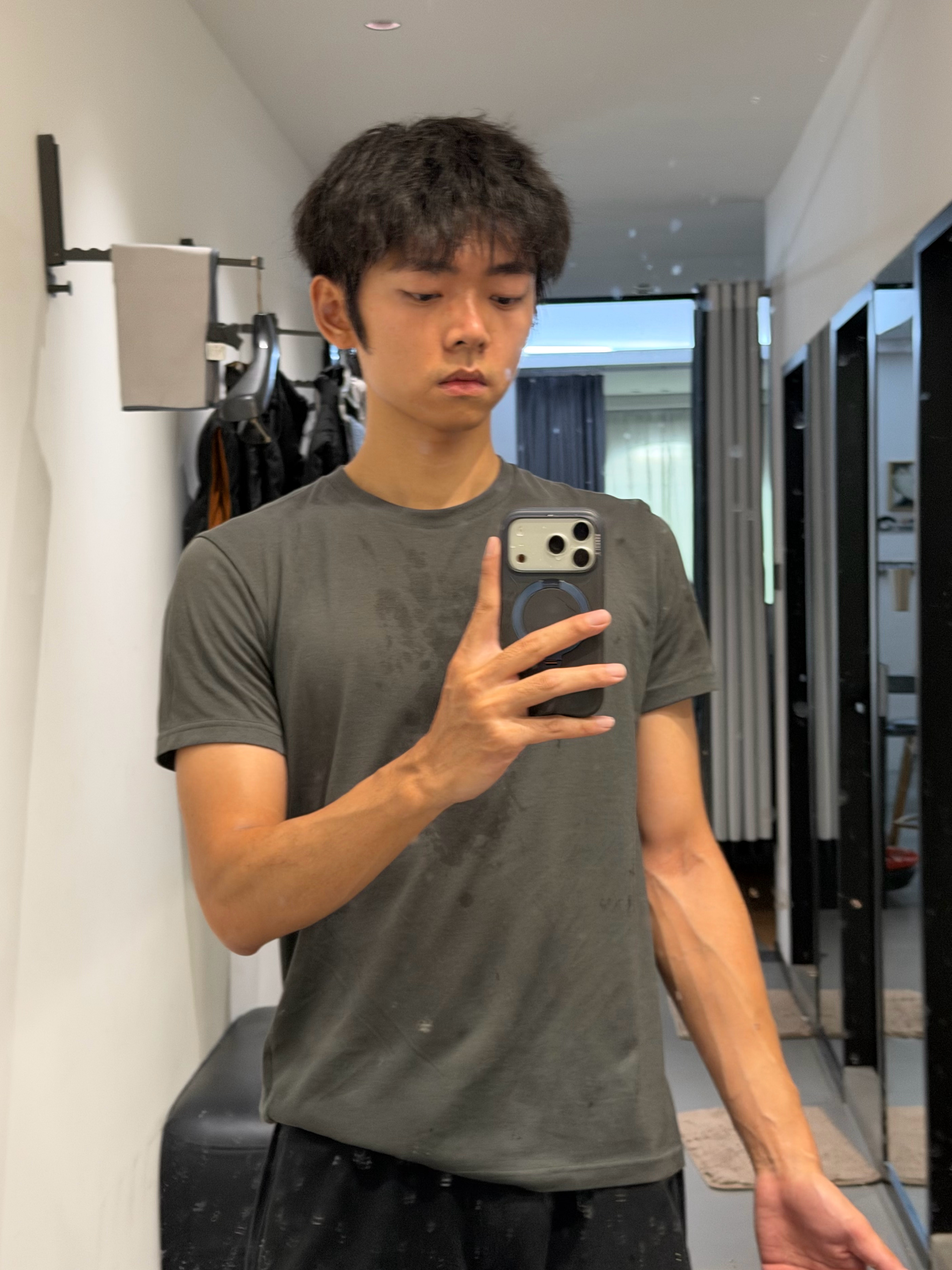 优衣库这件棉+聚酯纤维的t 透气吸汗巨好穿…好像才39还是49？秒了差不多价位?