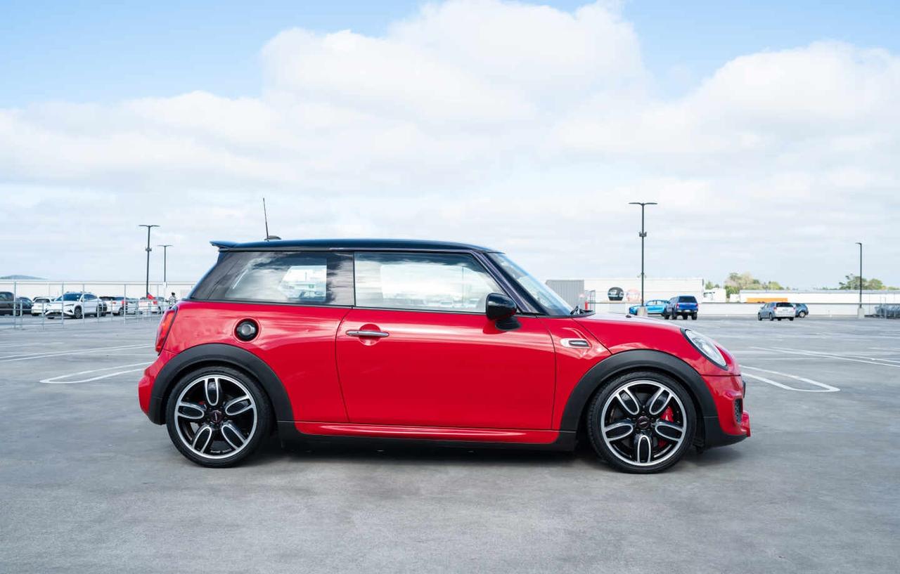 帅气迷你JCW 不是套件，带正经改装
XT 出品必属精品
	
2016迷你JCW