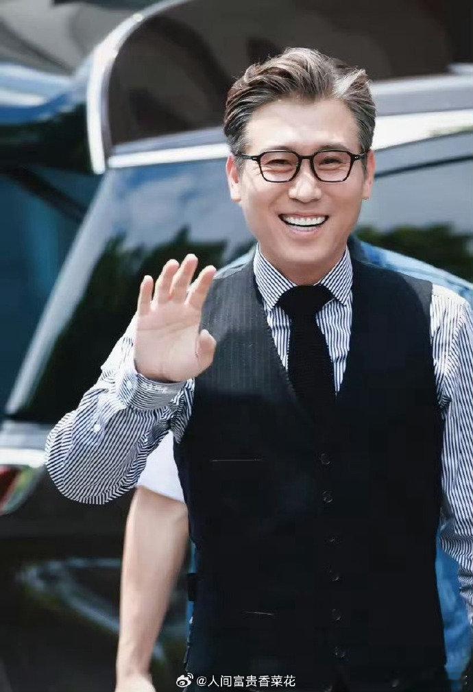 李乃文法拉利老了还是法拉利 别问，问就是被他的daddy气质狠狠戳中！这种经过时