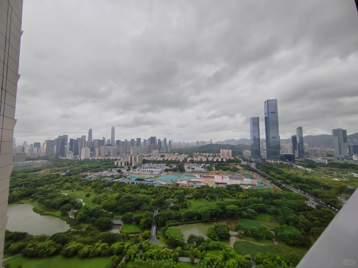 台风天气里的深圳中心公园