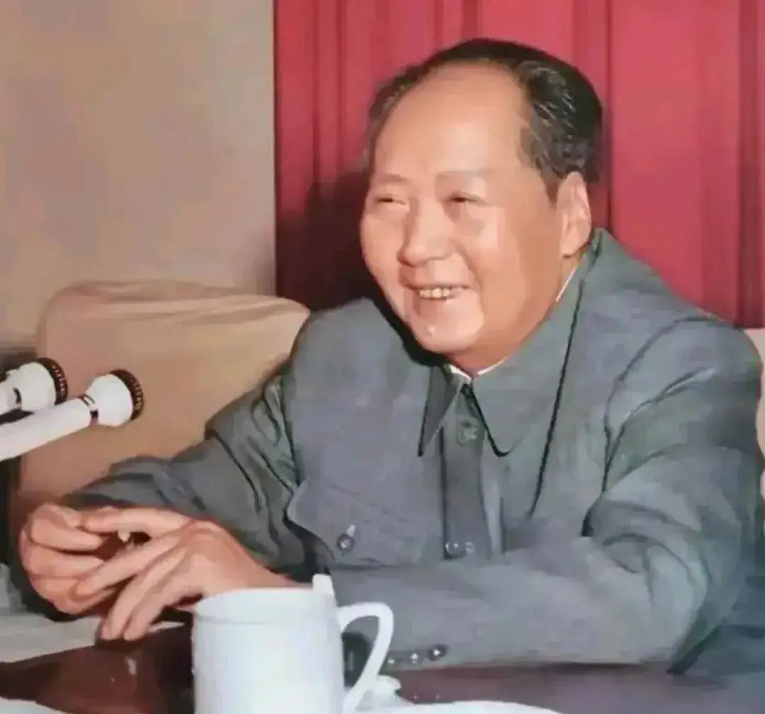 慈祥和蔼可亲的讲话，
就像和家人拉家常一样.