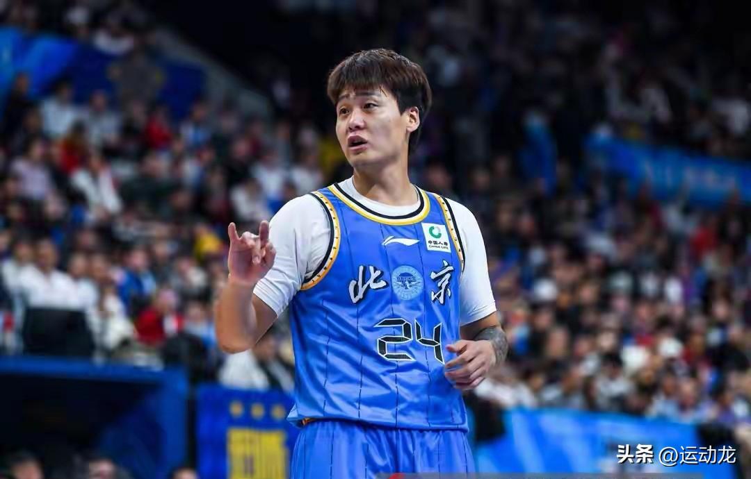 周琦半场仅得2分，北京北汽面对缺少主力得分手郭昊文的南京队，毫无优势。双方第一、