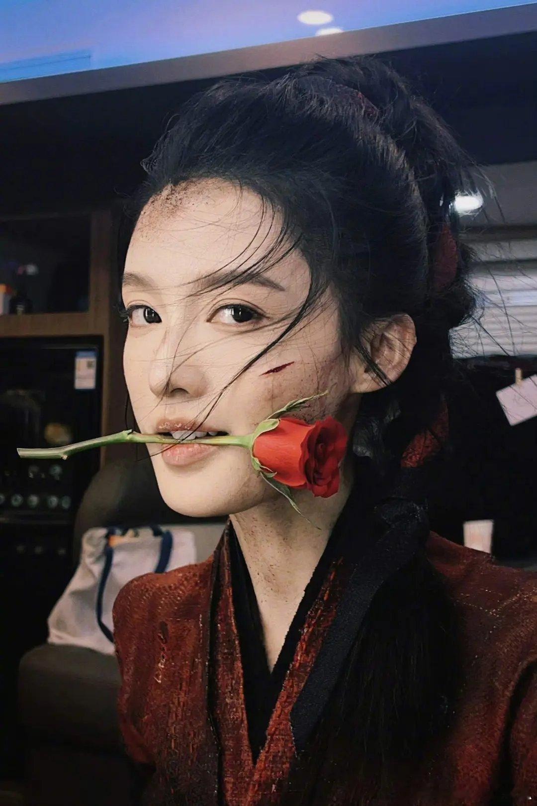 李沁真的转型不成功了吗？感觉她这个年纪已经不适合在继续发展古偶了，但她依旧在国屋