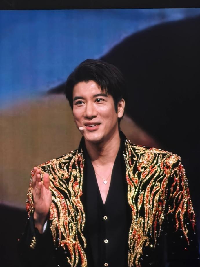 王力宏将腾势的代言费，全部购买比亚迪股票王力宏亮相腾势N9闪充版发布会大v聊车
