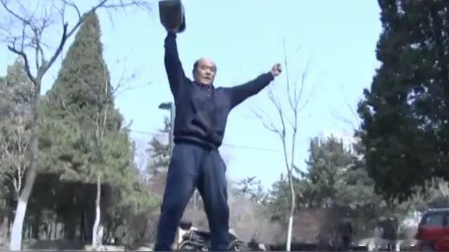 接触过一些年轻人（我说的年轻人大致就是三十五岁以下十八岁以上），发现他们的生活都