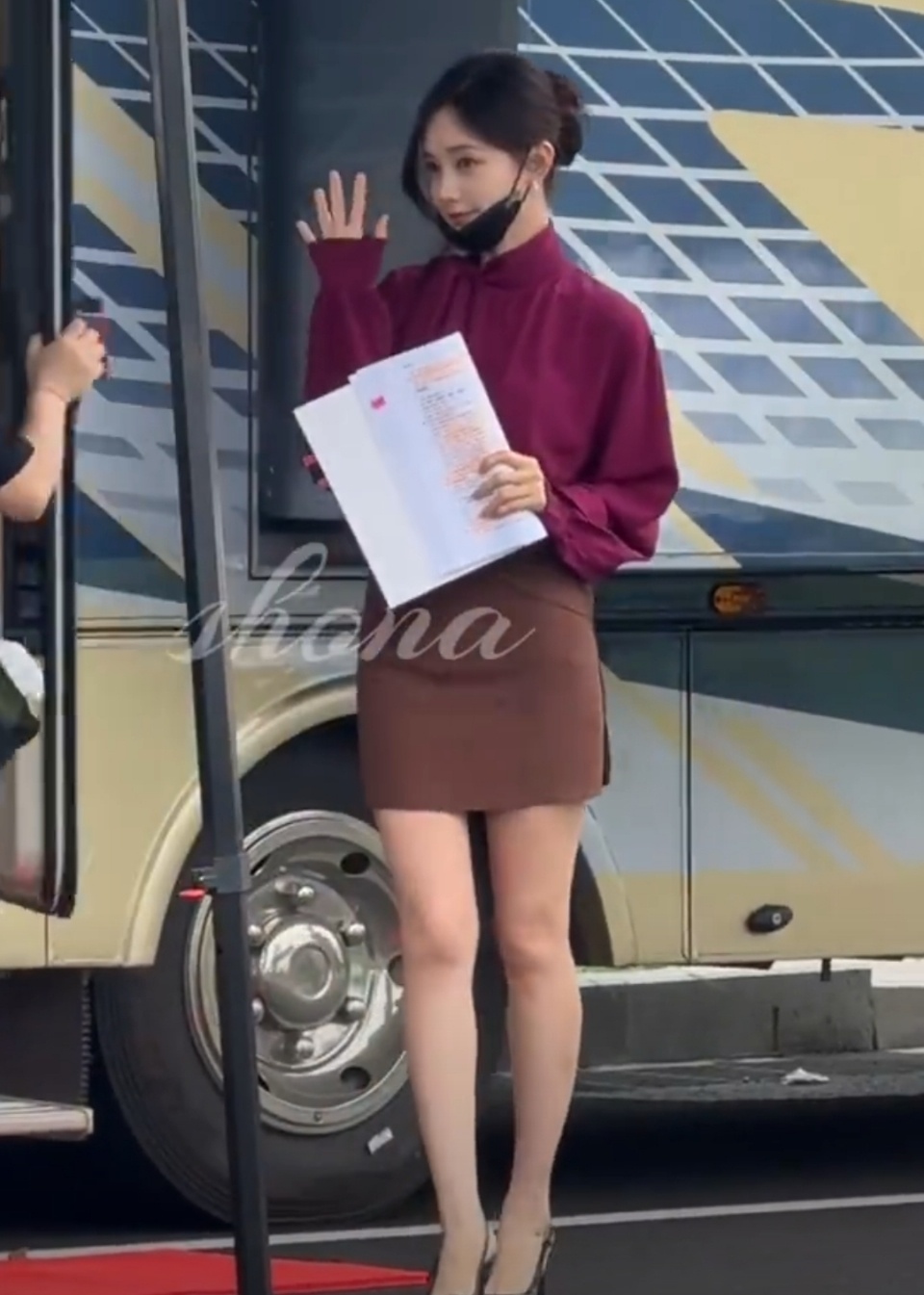 李一桐美人余上班路透李一桐美人余上班李一桐美人余上班路透，妈妈是一种感觉，[抱一