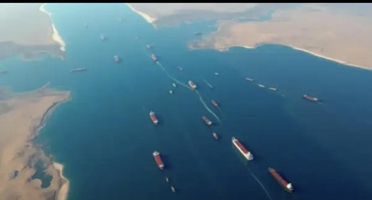 特朗普突然“变好人”，宣称要帮伊朗“重振经济”、让霍尔木兹海峡“恢复畅通”，还信