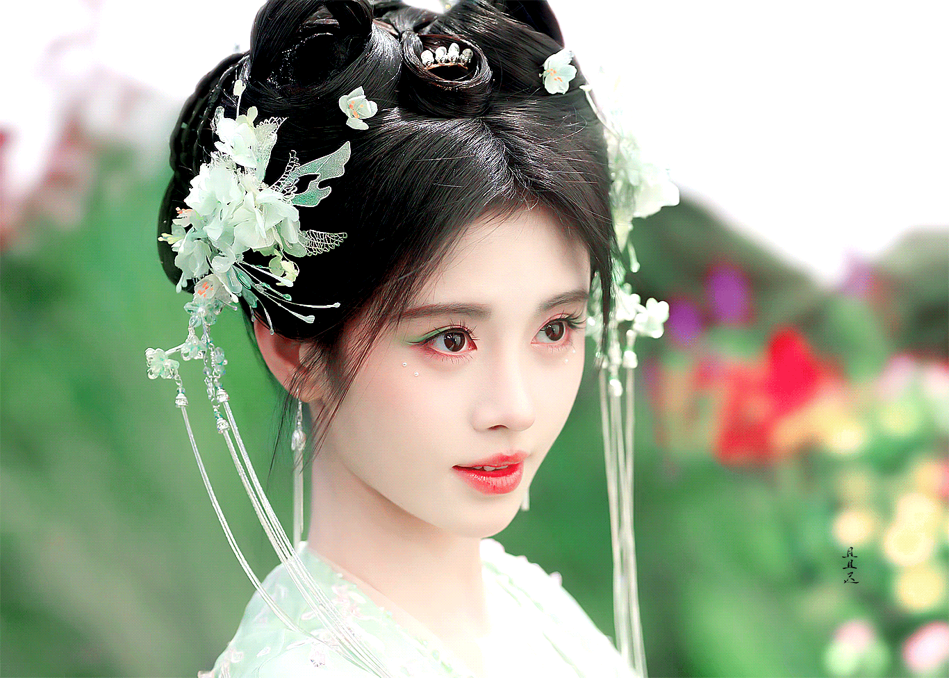 点赞这个鞠婧祎  下辈子就长这样 