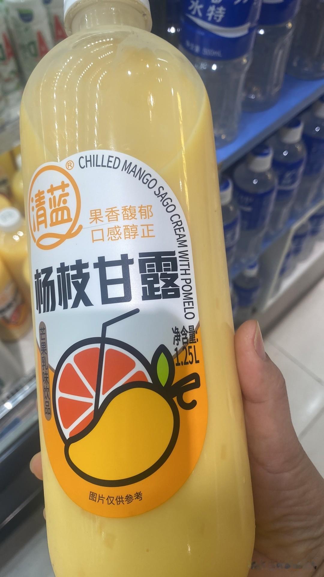 这天热得实在扛不住，出门走两步浑身冒汗，整个人都燥得慌。

逛超市一眼瞅见这款饮