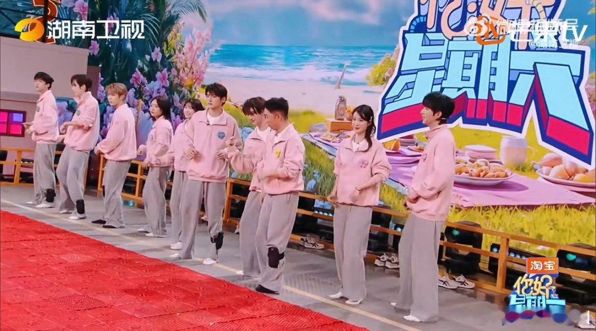 王楚然[超话]王楚然cha了李羲承进行曲看王楚然在《你好星期六》跳李羲承进行曲，