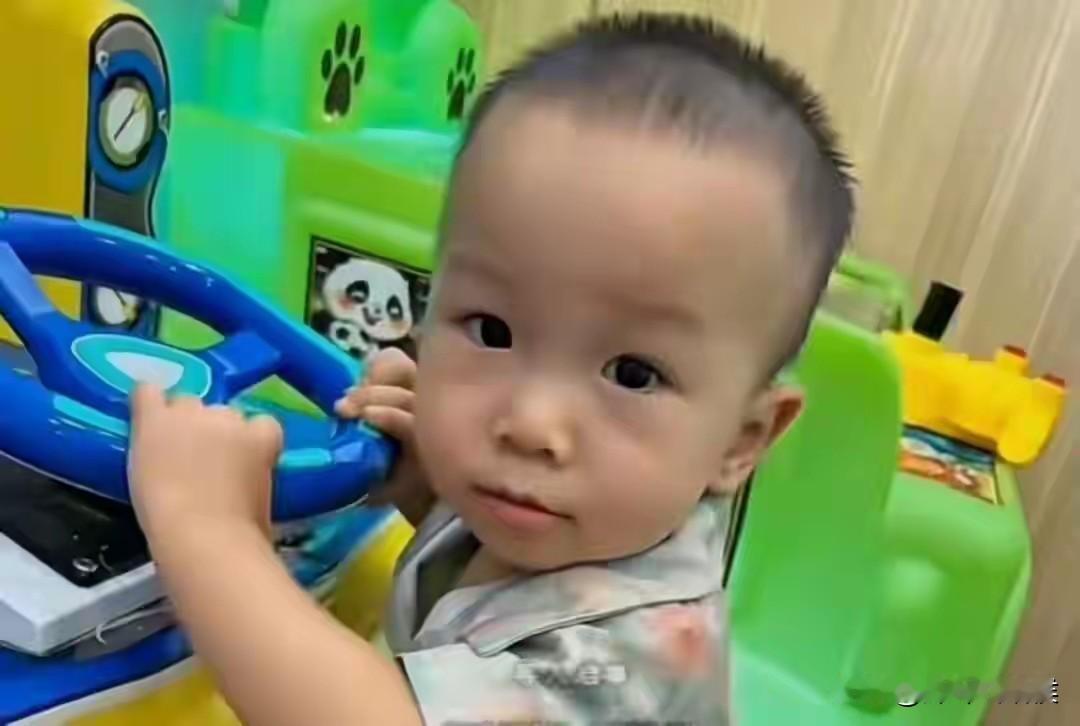 1岁男童在家中大门口还能走丢？有些难以置信！近日，广东1岁男童春节探亲走失了，除
