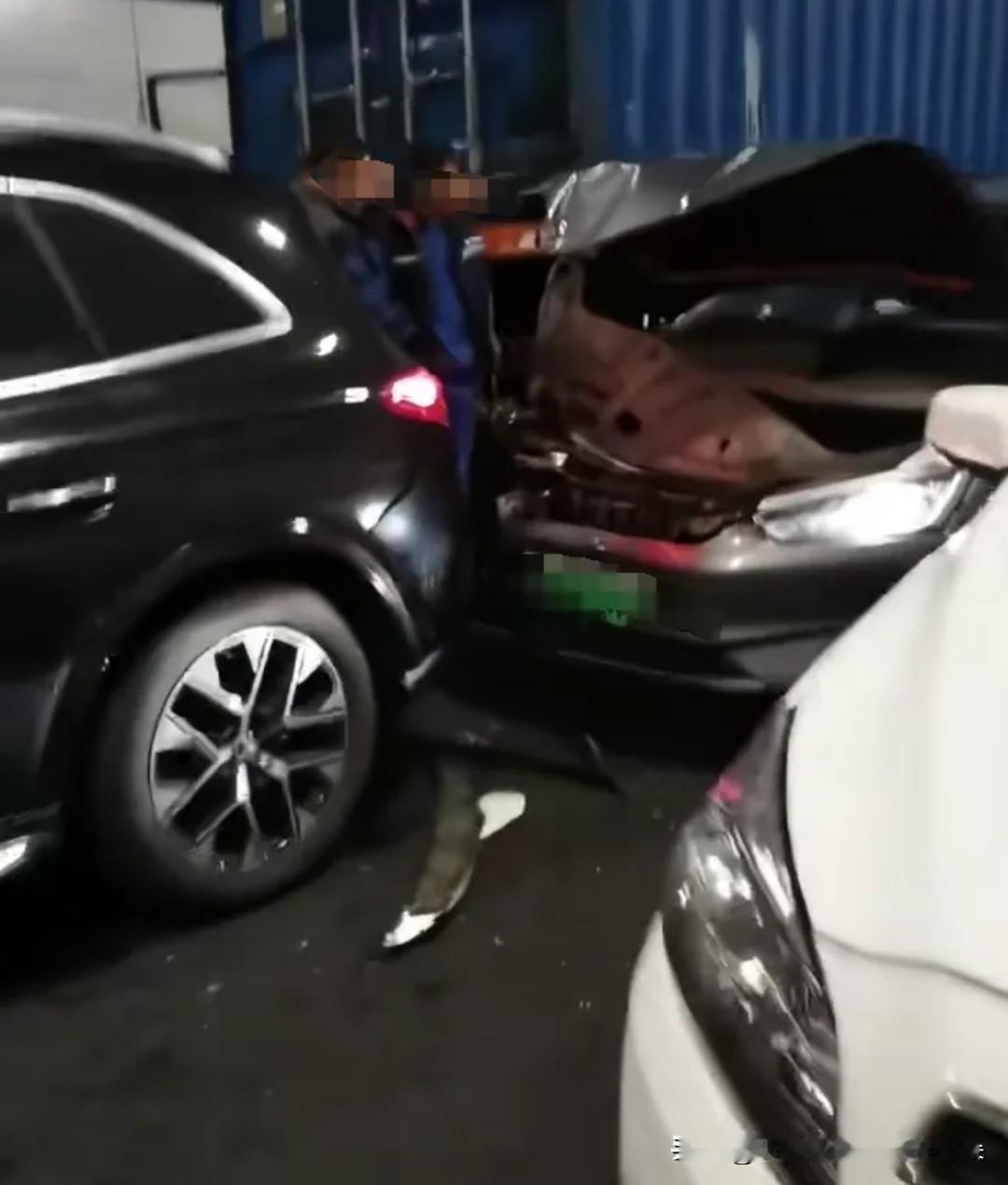 突发！G40沪陕高速长江隧道16车连撞，官方通报原因！涉事司机被立案调查

1月