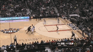 地球人谁能阻止詹姆斯？很多人都没有认真的看过詹姆斯的比赛，他早起打球就是无解的存