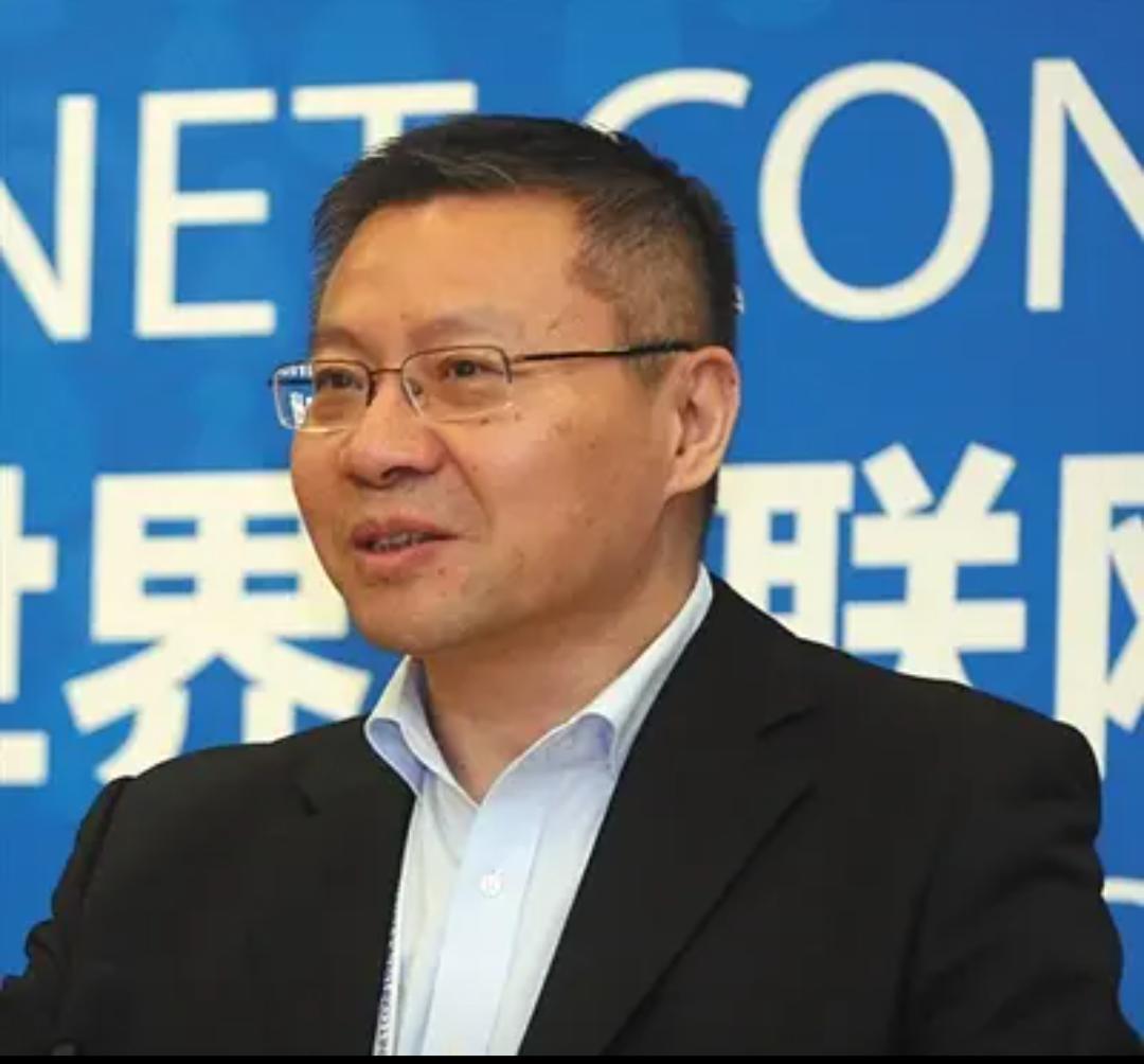 赞歌旗手张教授，如果在网上赞美体制内退休人员养老金发放完全赞同。当然，他肯定赞同
