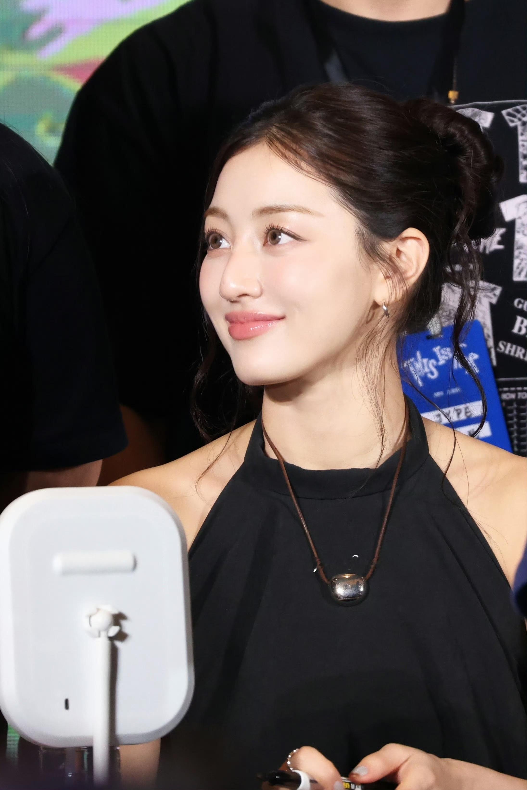 投稿 朴志效女神你长这样啥意思是不是对我有意思 