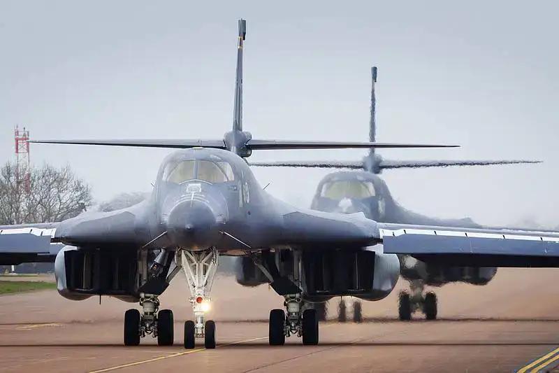 这次美国从英国撤走全部B-52H轰炸机，说完全没影响是假的。
之前这几架轰炸机常
