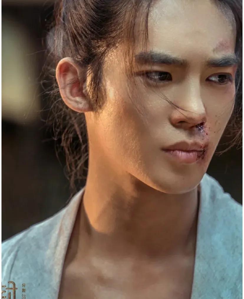 谁能告诉我于适到底像谁啊
封神榜 #姬发
真的好像一个年轻男演员，就记得好像一个