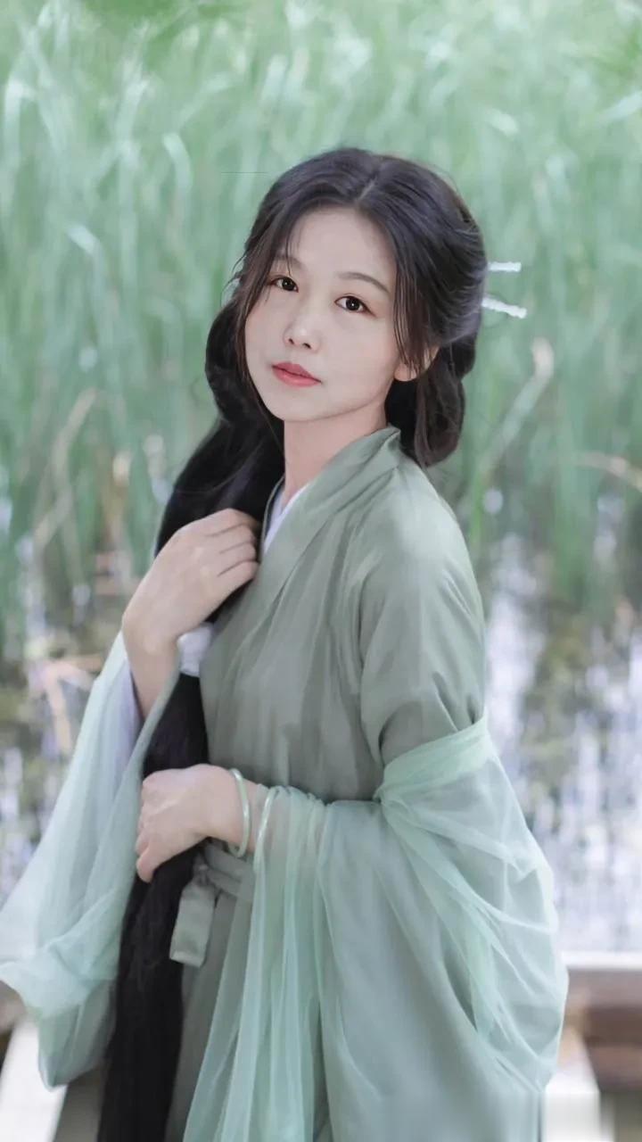 友友们下午好[比心][比心]
要努力做一个可爱的人。不埋怨谁，不嘲笑谁，也不羡慕