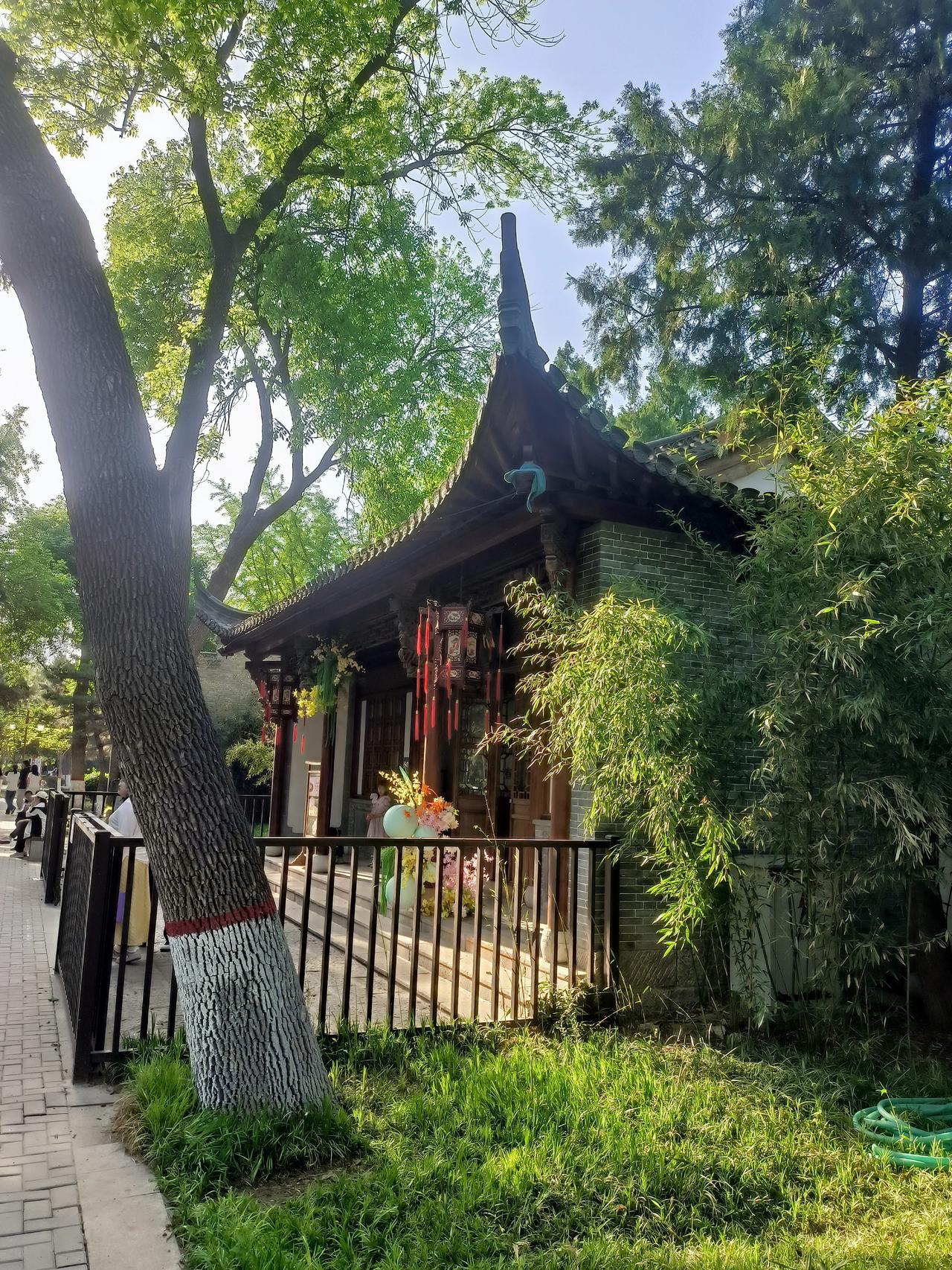 逛保定竞秀公园别错过，书院春色正当时

晚春四月到竞秀公园，怎能不去竞秀书院?因