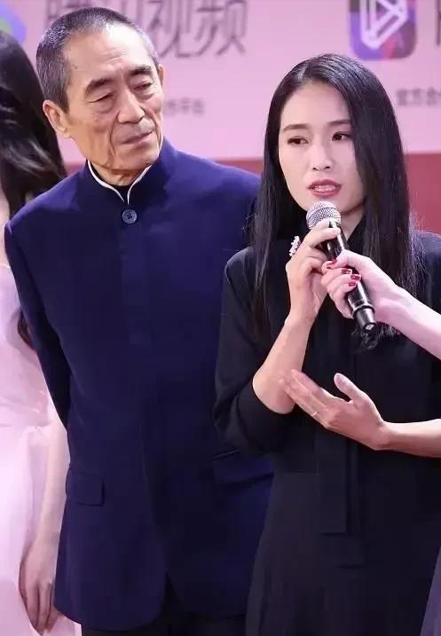 执掌奥运开幕式、拍出无数传世影片的张艺谋，一生处事沉稳克制，最快的一次飞行，是2
