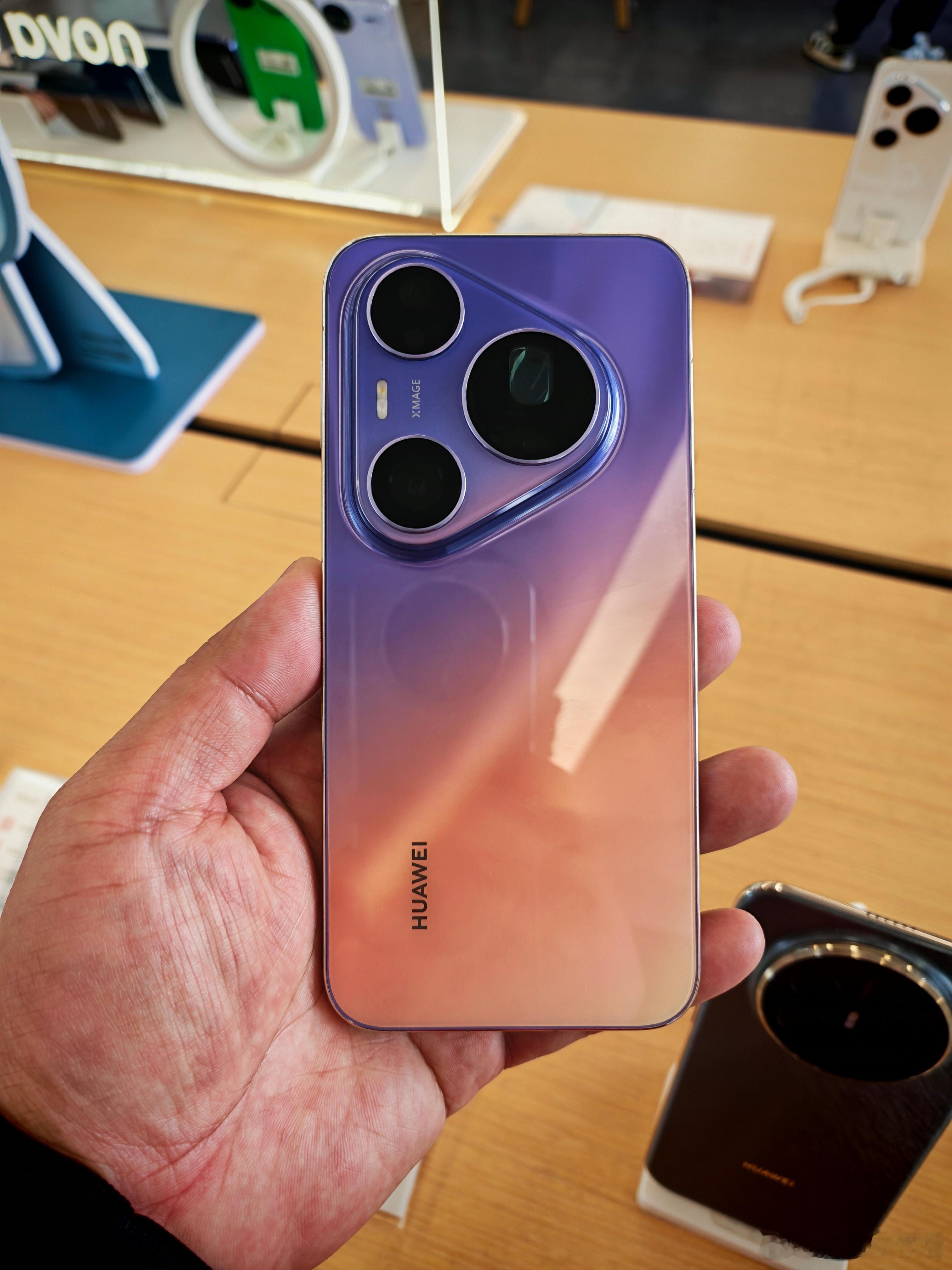 华为Pura90 Pro Max这个颜色挺好看呀！ 