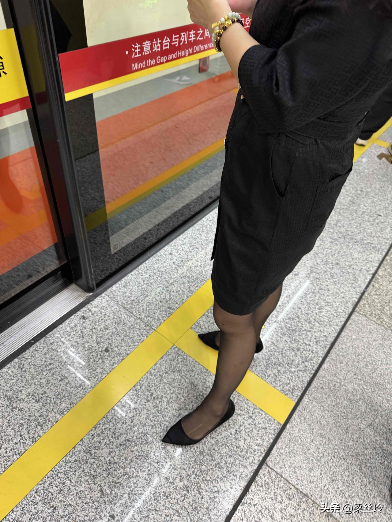 为什么大部分丝袜都是黑色的