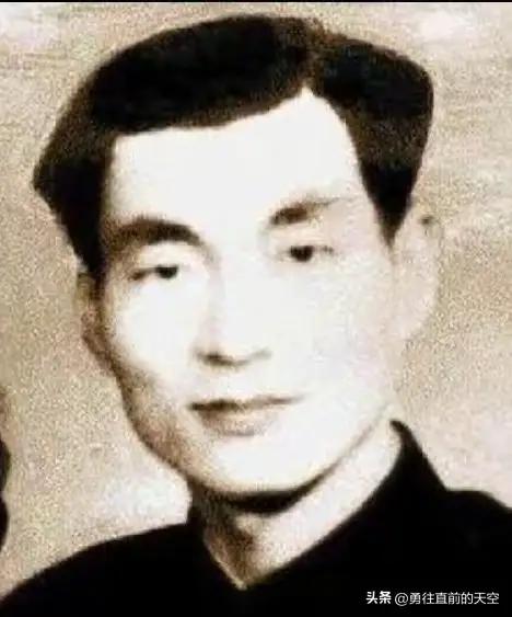 朱老离去之后，网络上不少人忙着深挖一段尘封往事，爆出他是朱元璋直系岷庄王十七世孙