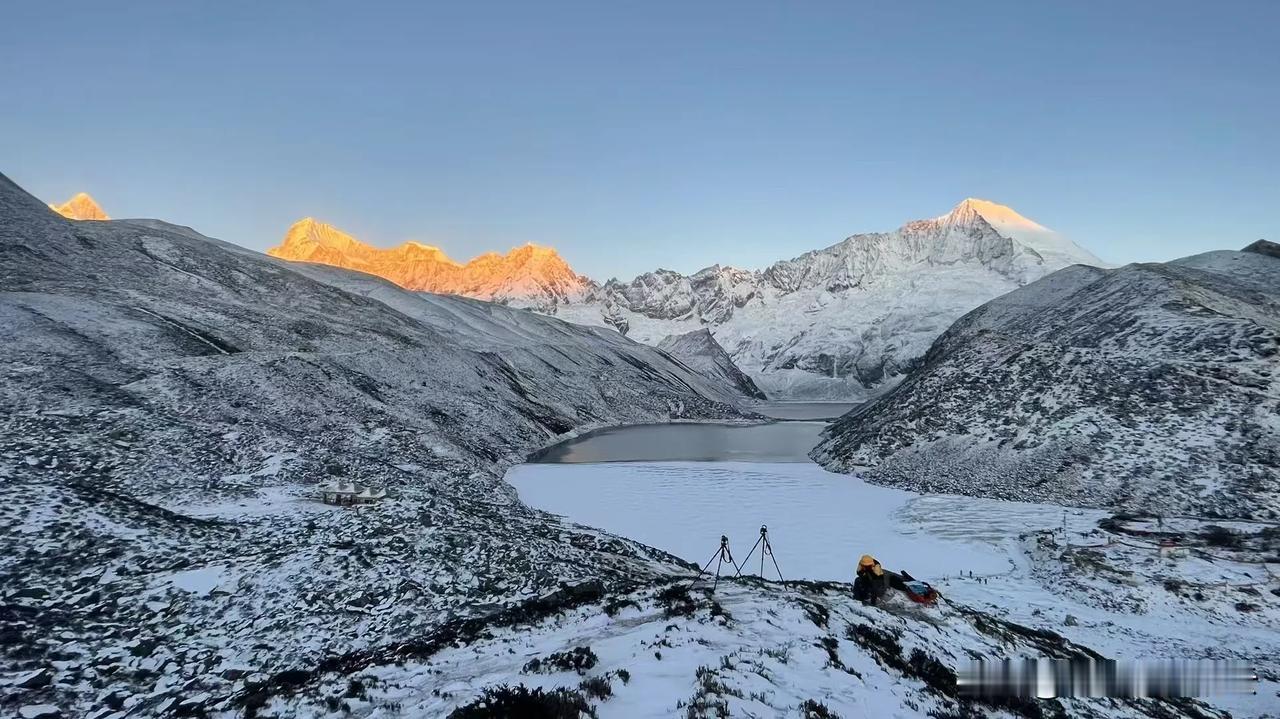 高山之巅雪域风景