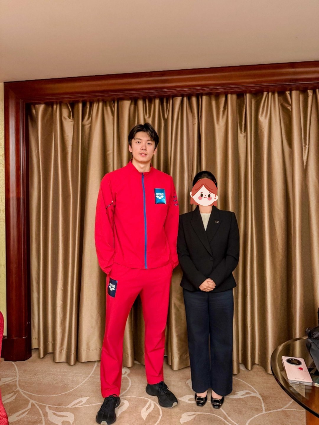 SWim进行时 『10164』20260322 中国游泳公开赛合照站在窗帘前更显