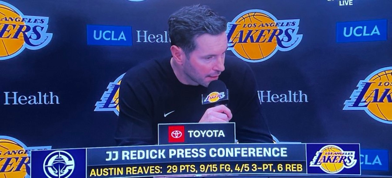 JJ·雷迪克评价今晚球队表现：“第一次制造进攻犯规是为了赢下比赛。说实话，如果裁