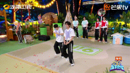 张颜齐敖子逸真人版植物大战僵尸张颜齐敖子逸沉浸式演绎僵尸舞步，动作神态全都完美拿