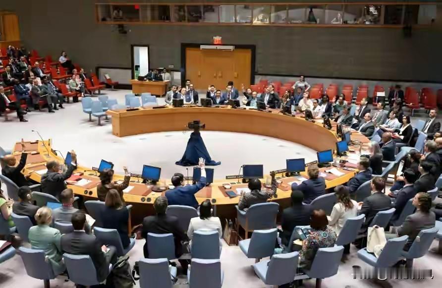 恭喜俄罗斯和乌克兰，他们终于打成了，全世界都喜欢的样子！俄乌这场打了快三年的战争