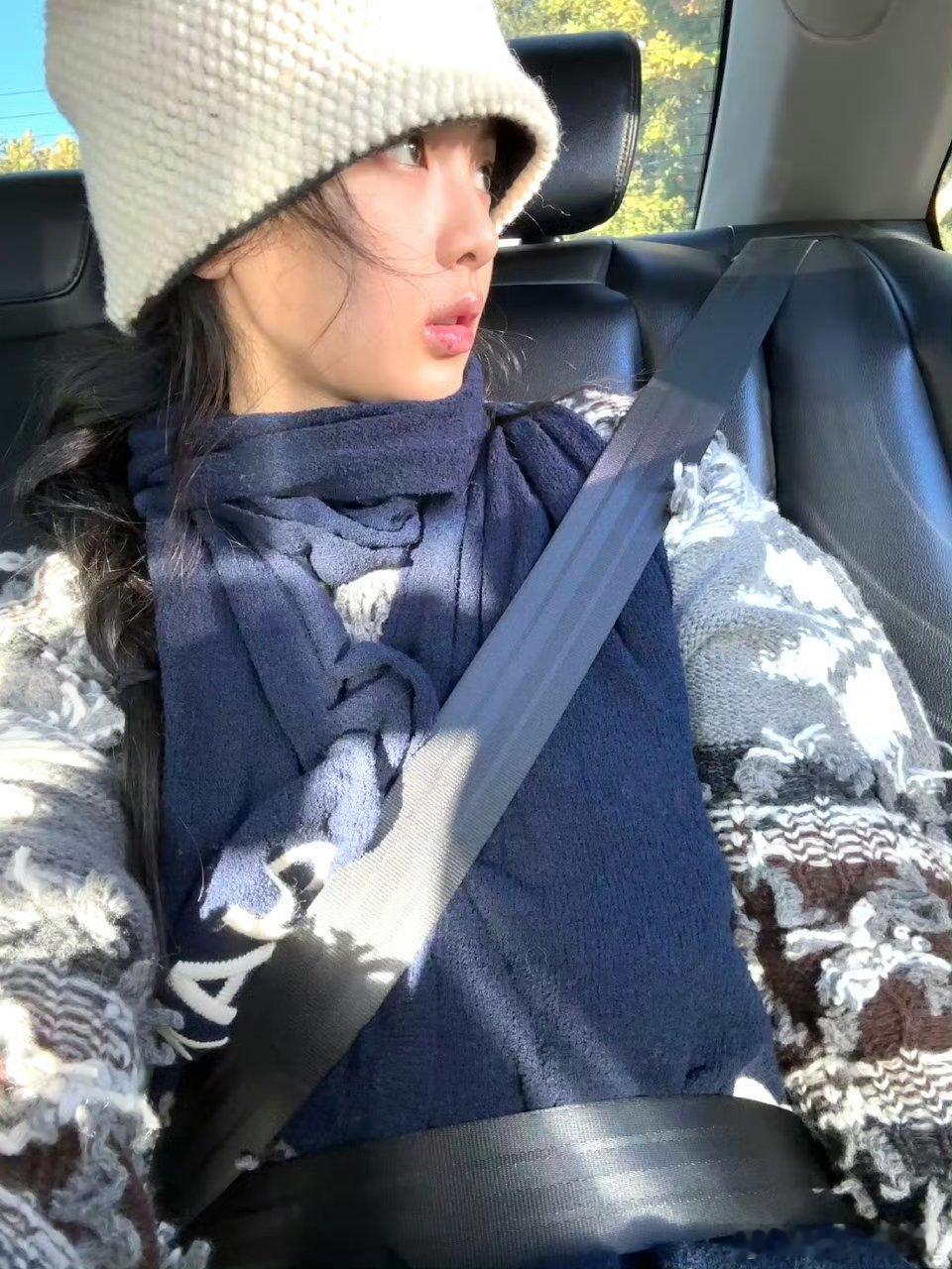 #杨超越粉粉美甲look##杨超越[超话]#好低调的颜色，超越宝这是在哪里啊，这