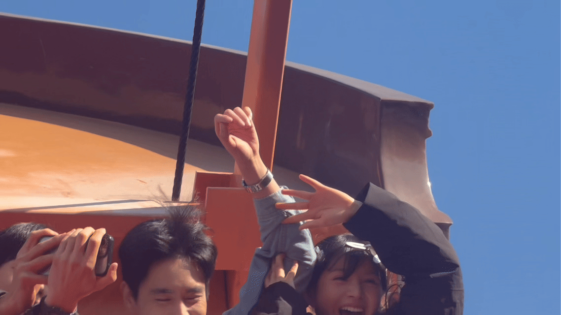 胡一天晕海盗船不是演的 本以为高大身材不惧游乐项目，谁知海盗船直接让他招架不住，