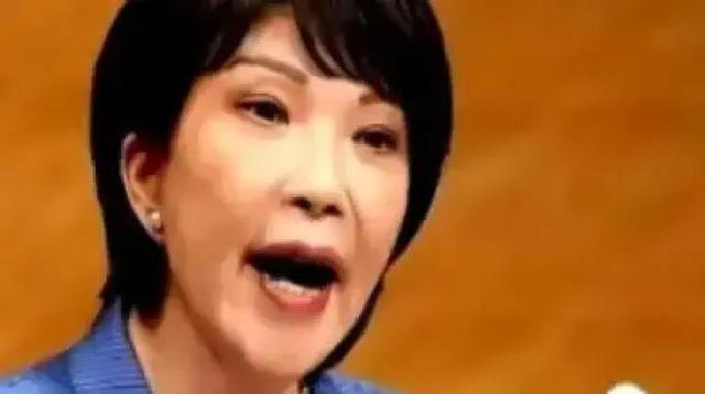 就在中日关系愈演愈烈的时候，一个诡异的现象发生了，现在不仅是美国在给咱们“递刀子