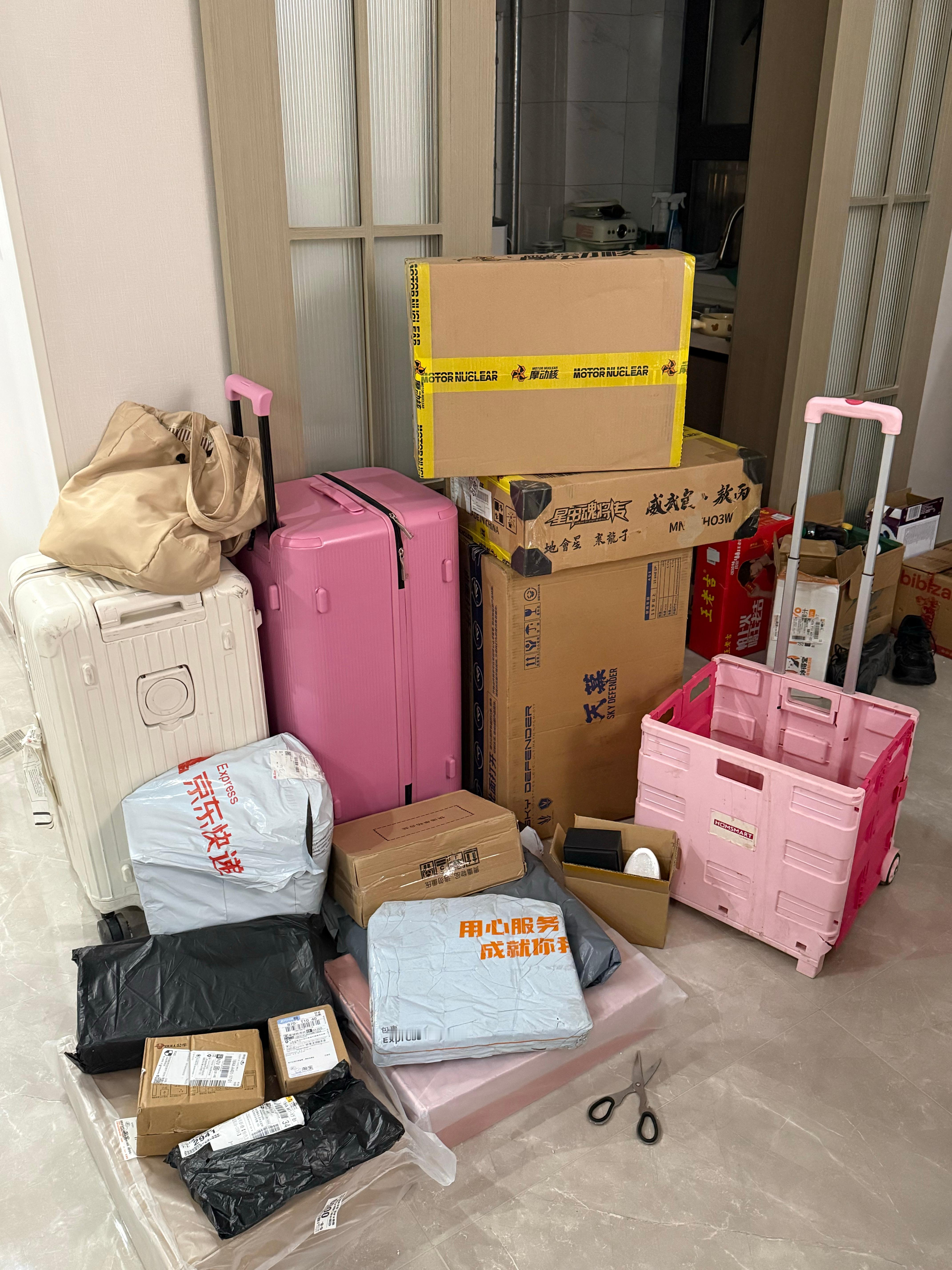 四天没回家两个人开始狂拆快递（回家找奶皮住了几天嘿嘿 