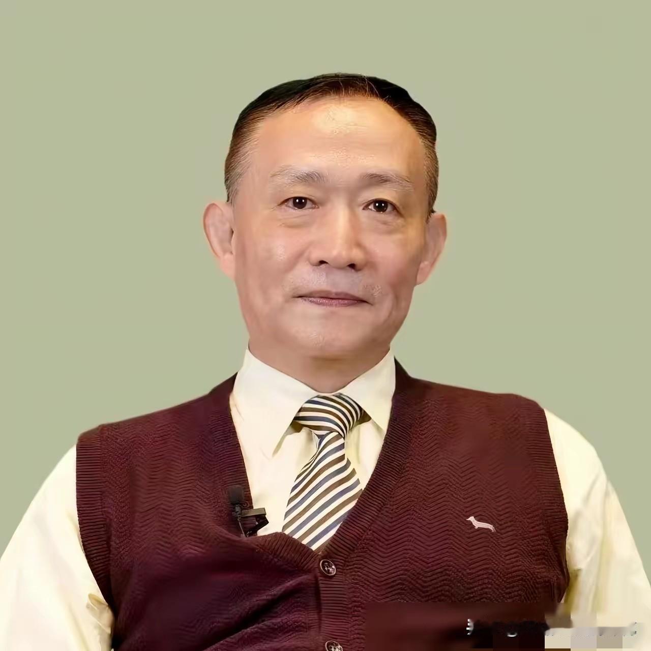 卢麒元这一次，算是真正捅了马蜂窝。
​卢麒元这次的发言可以说是相当大胆，直接点名