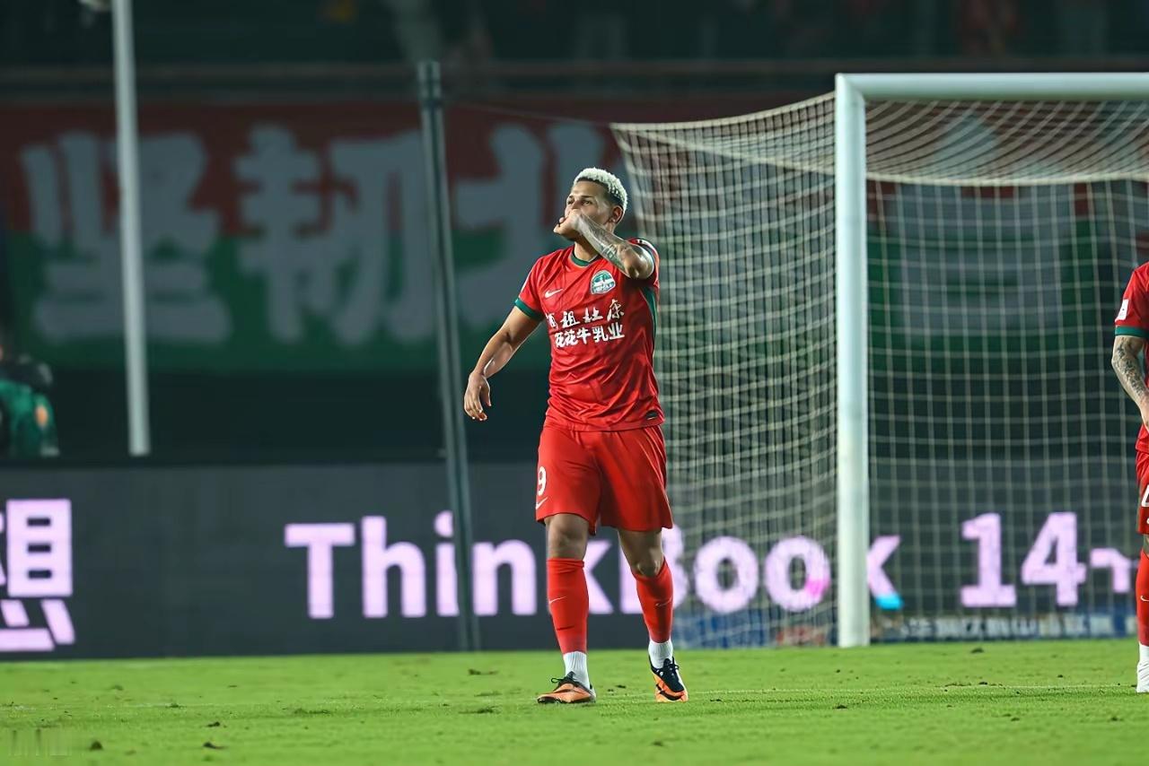 河南队的卡多索基本要离开球队了。本赛季加盟河南队以来，他在各项赛事打入了14球，