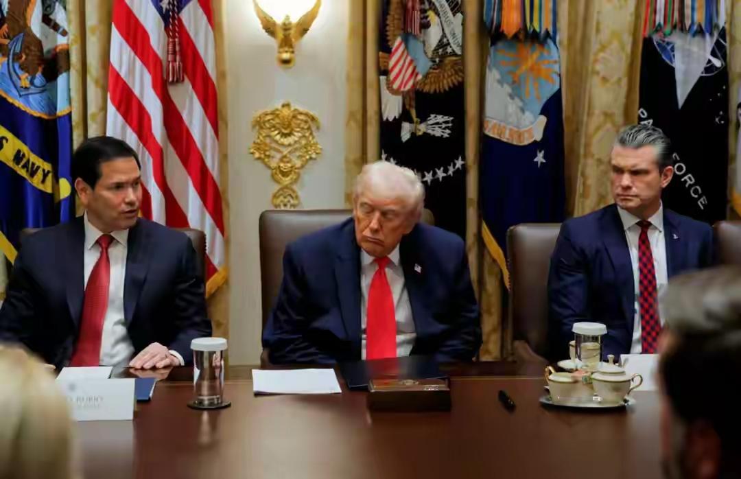 特朗普说和伊朗谈判了，我认为这是特朗普释放的假消息。
现在伊朗老一代不喜欢打仗的