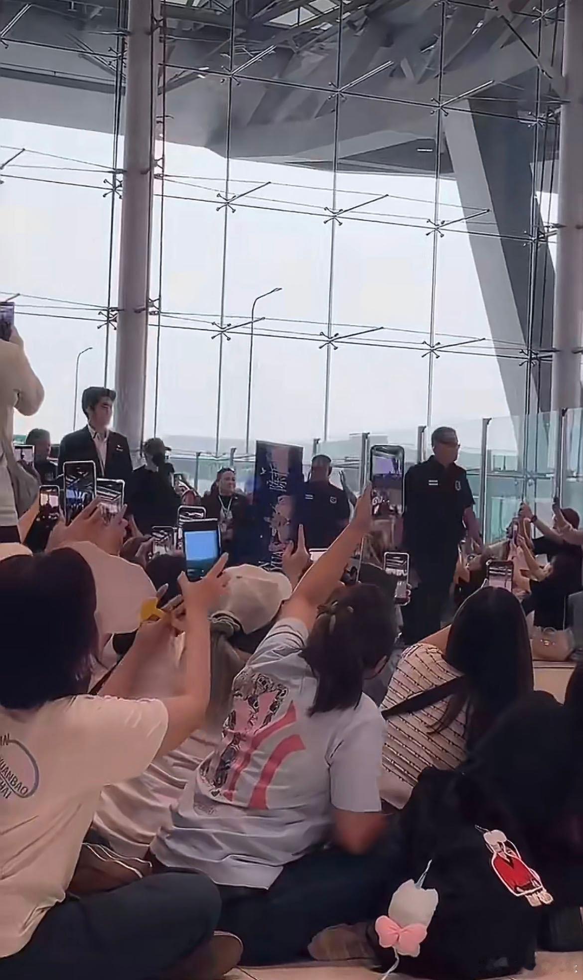 陈哲远泰国人气什么级别陈哲远不做泰国女婿好不好 陈哲远在泰国的人气真的高到离谱，