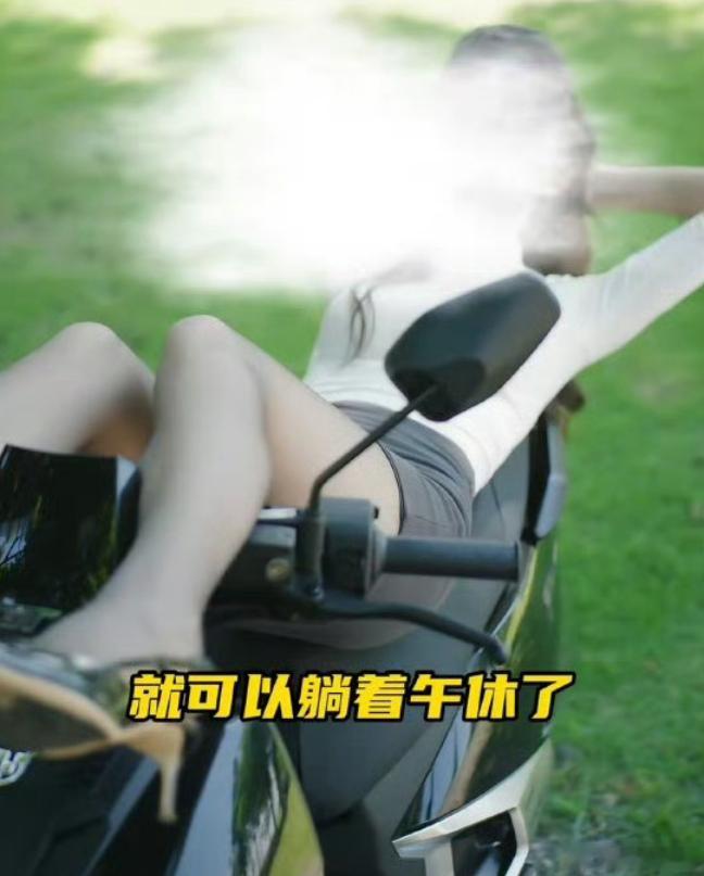 绿源电动车 擦边 绿源这波“午休教程”属实看无语了……丝袜包臀裙高跟鞋，还搁那儿