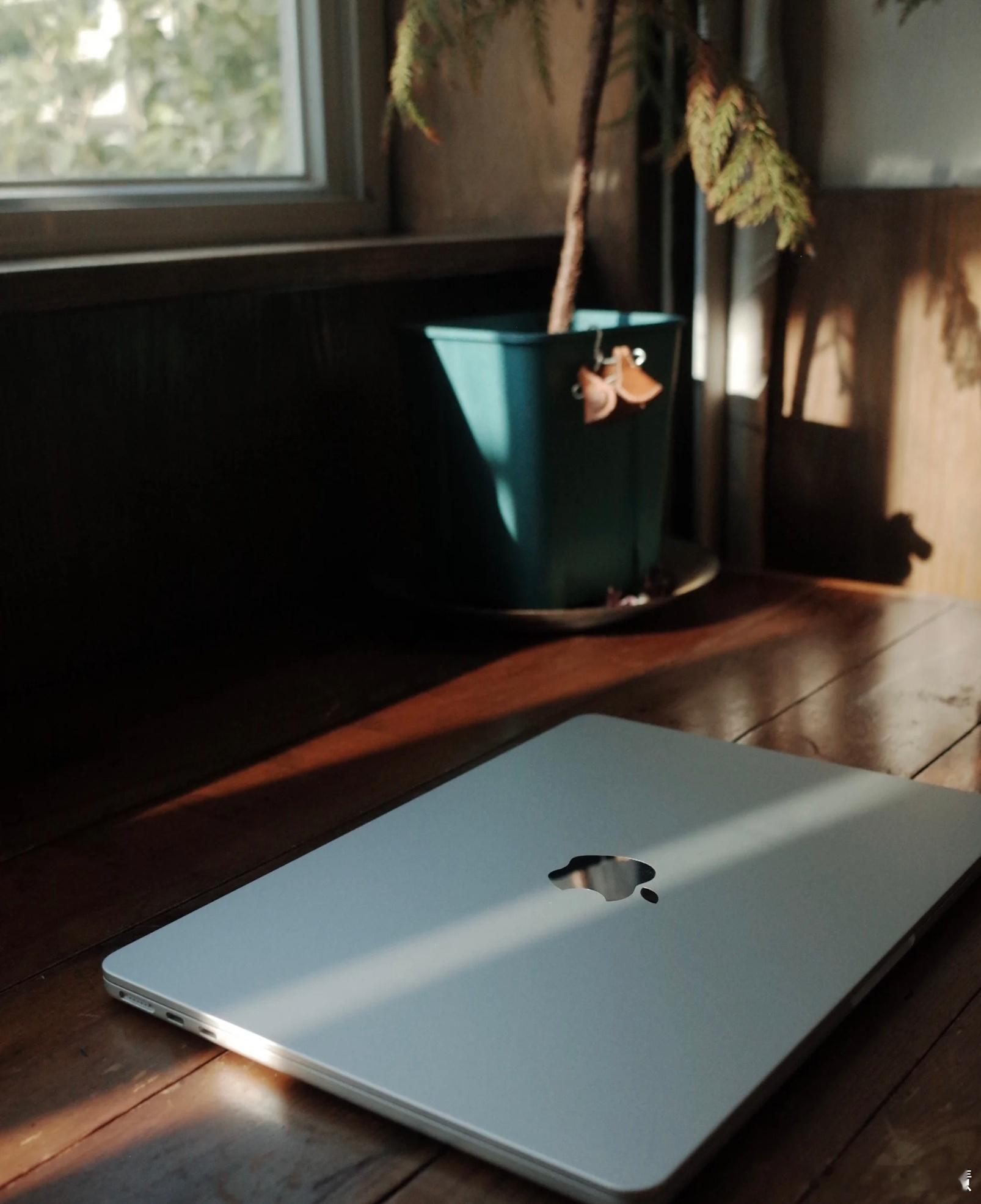 电脑也一天一个价了有点后悔618没买MacBookair了，我看M5的才6100